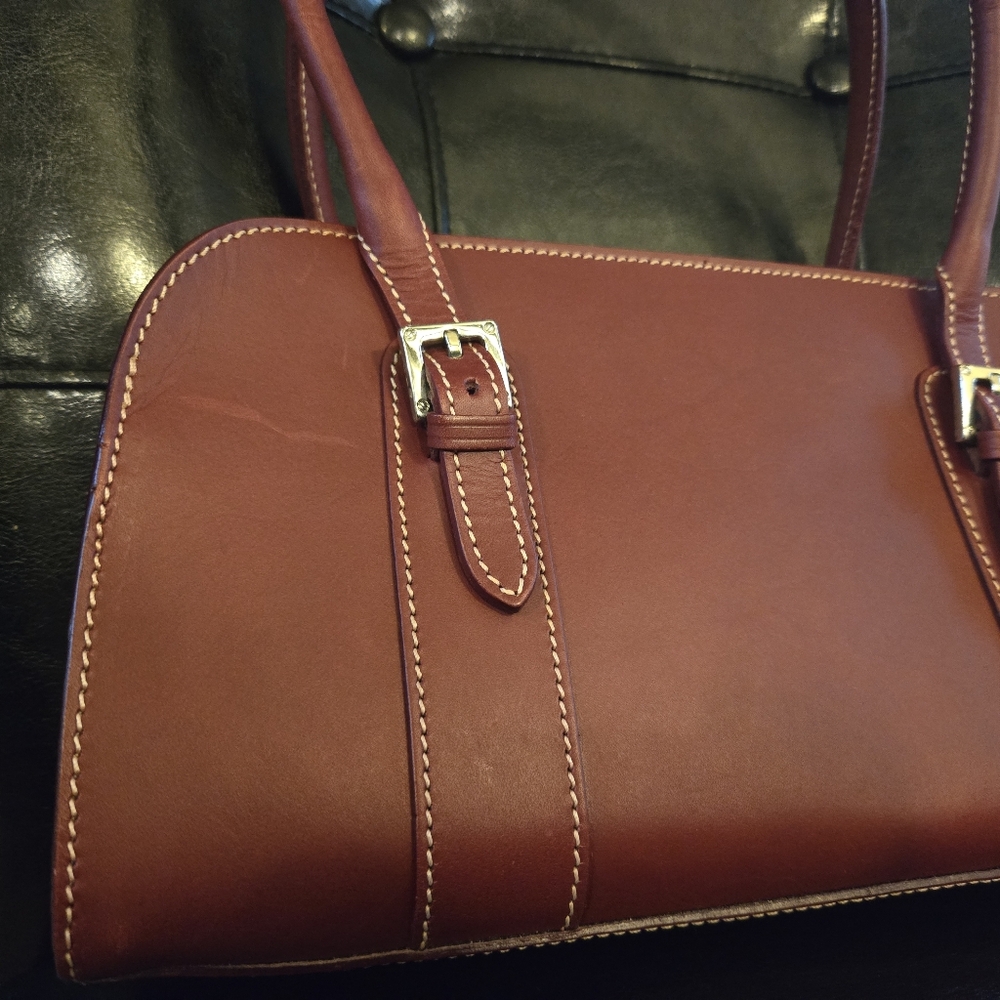 VINTAGE Alto Dooney & Bourke Red Leather Bag w/ Dust Bag.  Good used condition! - Picture 4 of 9